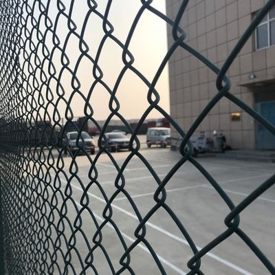 50 * 50mm گرم غوطه ور گالوانیزه زنجیر لینک سیم میش حصار برای فوتبال زمین شبکه