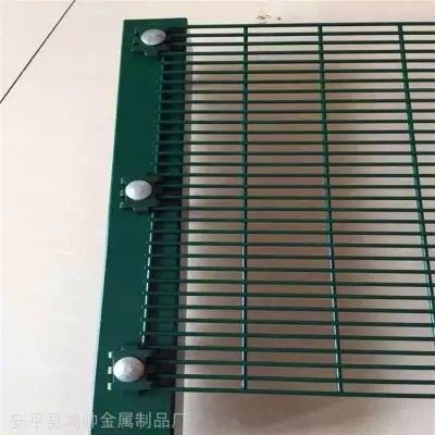 4.0mm سبز گرم غوطه ور گالوانیزه Welded Wire Mesh Fence