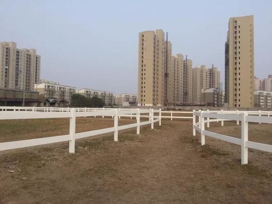 نرده اسب‌سواری PVC سفید مشکی حصار مزرعه بادوام مقاوم در برابر آب و هوا