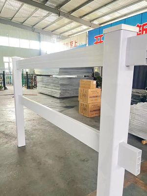 فنس اسب PVC سفید 5 فوت در 8 فوت، 4 ریل، وینیل سازگار با محیط زیست