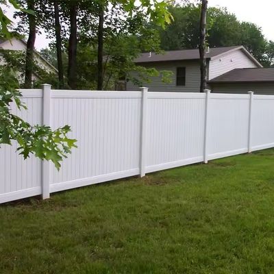 حصار حفاظتی ضد آتش در فضای باز پلاستیکی سفید وینیل PVC برای حیاط های دکوراتیو