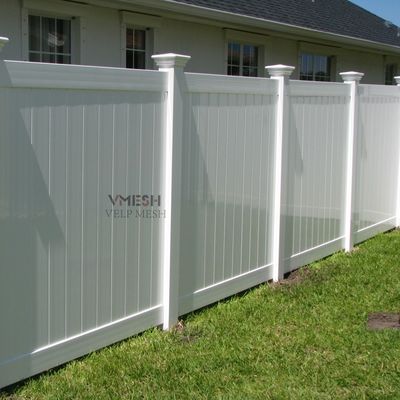 حصار حریم خصوصی پی وی سی سفید 6x8 فوت مقاوم در برابر اشعه ماوراء بنفش نگهداری کم