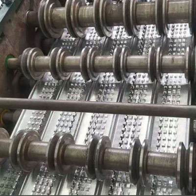 قالب‌بندی مشبک گالوانیزه با دندانه بلند برای ساخت و ساز 0.45 متر x 2 متر