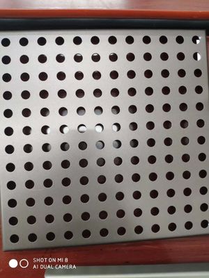 ورق فلزی سوراخ‌دار آلومینیومی SS304 با ابعاد 4x8 و سوراخ گرد، تزئینی