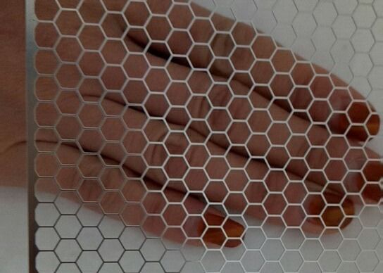 طرح سفارشی فولاد ضد زنگ سوراخ گرد سوراخ شش گوشه ای ورق سوراخ شده برای جعبه بلندگو