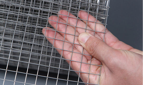 پانل های مش سیم جوشی گالوانیزه 25x25 میلی متری برای حصارکشی تزئینی