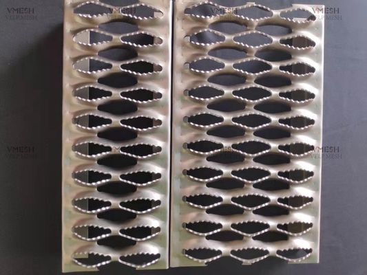 توری ایمن گریتینگ گیره الماس نقره ای با استحکام بالا 300 میلی متر عرض
