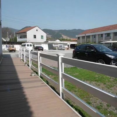 حصار وینیل بیرونی 1.5 * 2.5m سفید رنگ پلاستیکی PVC ریل حصار