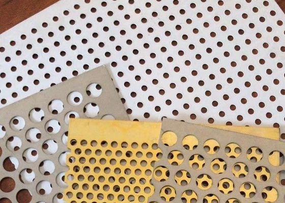 کاشی سقف سوراخ دار گالوانیزه الکتریکی 2x2 پوشش PVDF آنودایز