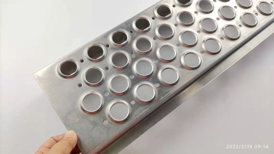 برآمده سوراخ گرد سقف ایمنی راهرو فولادی توری صنعتی